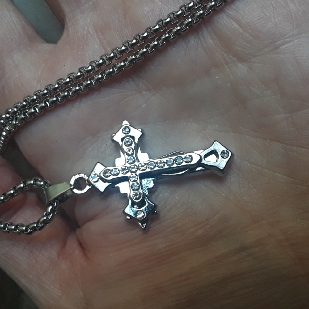NEW MENS SILVER CROSS AND CHAIN NECKLACE